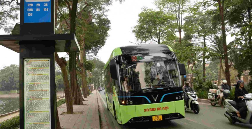 Hà Nội tiếp tục đưa thêm 52 xe buýt điện vào hoạt động