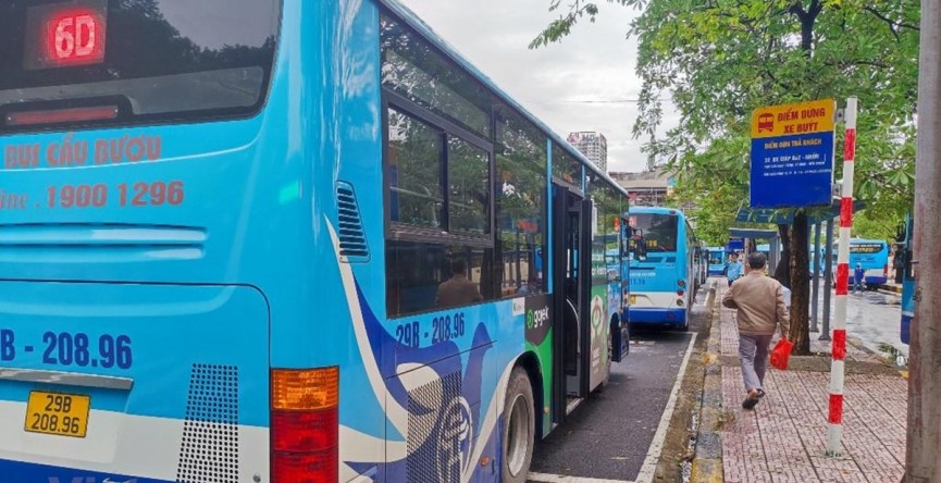 Hà Nội tăng cường xe buýt, tàu điện phục vụ kỳ thi tốt nghiệp THPT