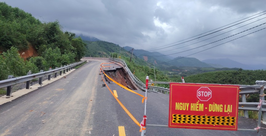 Quảng Ngãi: Phân luồng Quốc lộ 24 trong 30 ngày để xử lý sụt lún