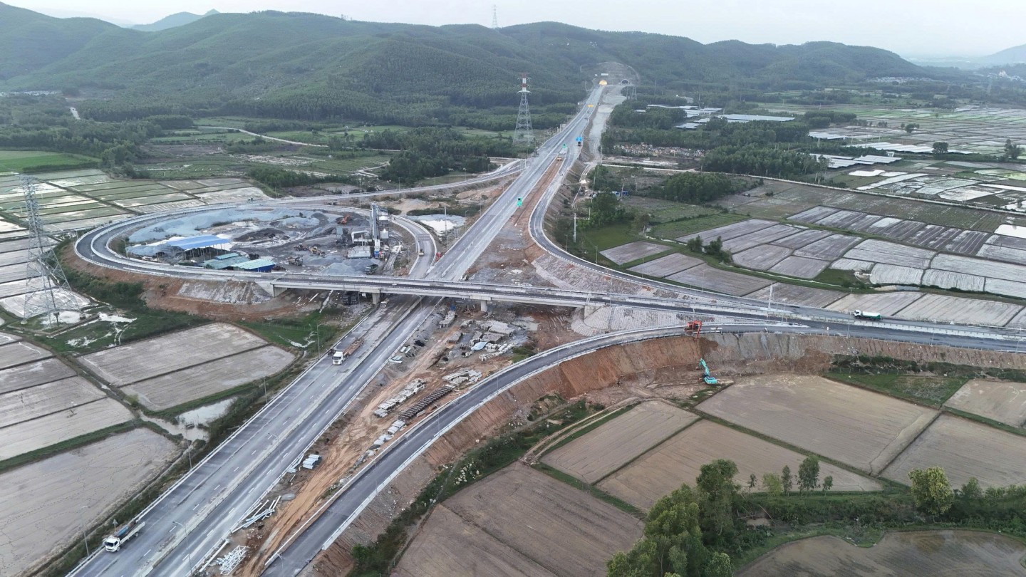 Hoàn thiện hệ thống pháp luật gắn với triển khai các dự án hạ tầng trọng điểm