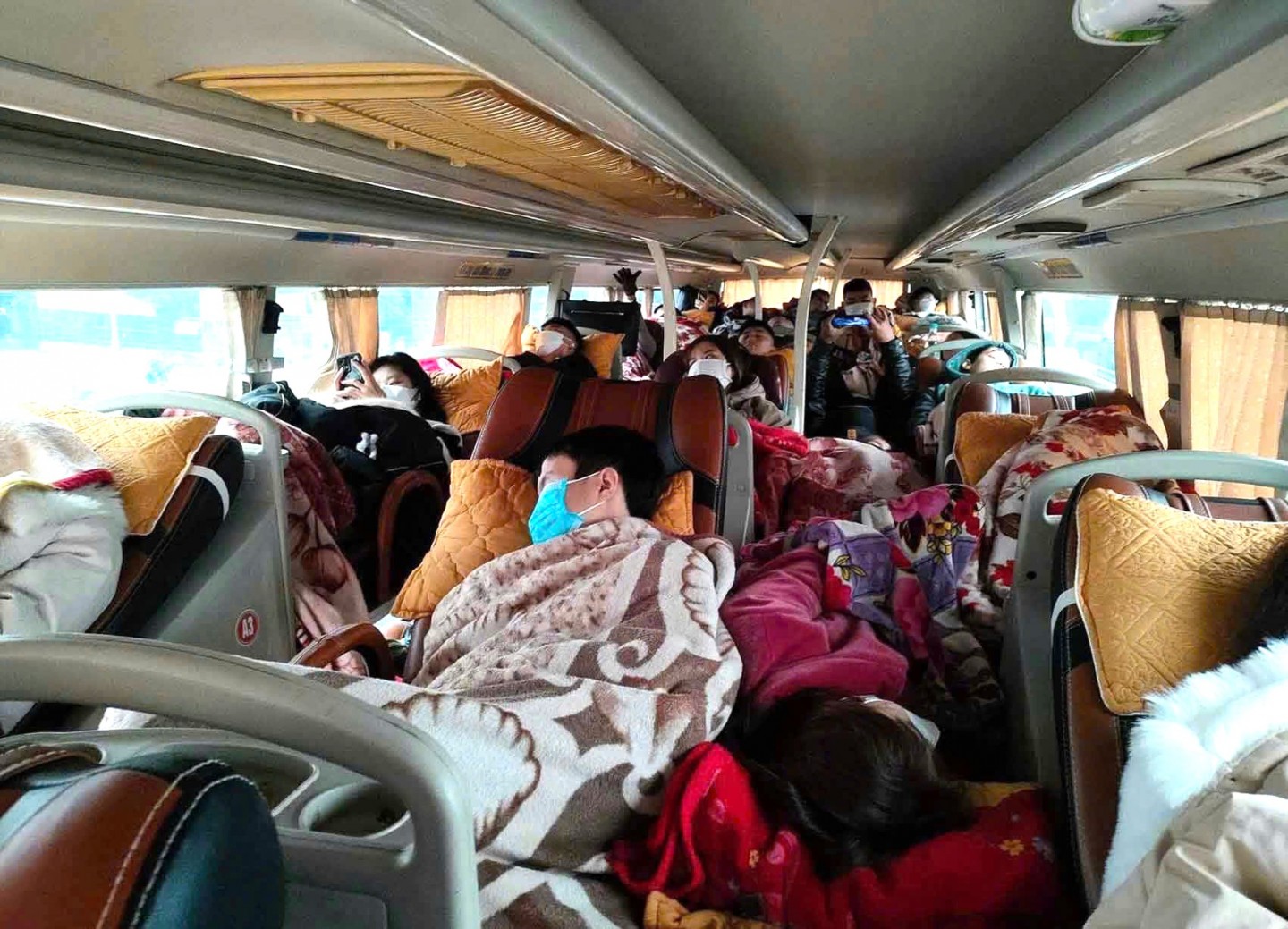 Cảnh sát giao thông Quảng Ngãi phạt 120 triệu đồng xe khách chở vượt số người