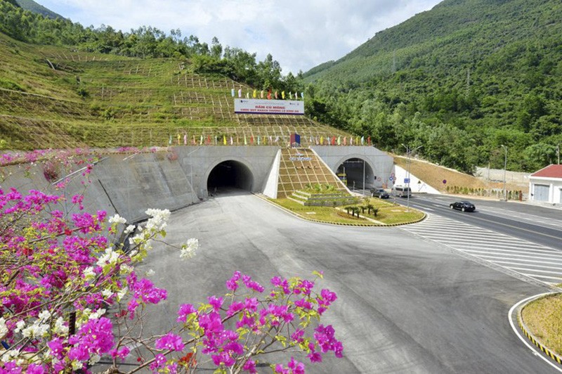 Đầu tư hơn 915 tỷ đồng nâng cấp hầm Cù Mông lên 4 làn xe