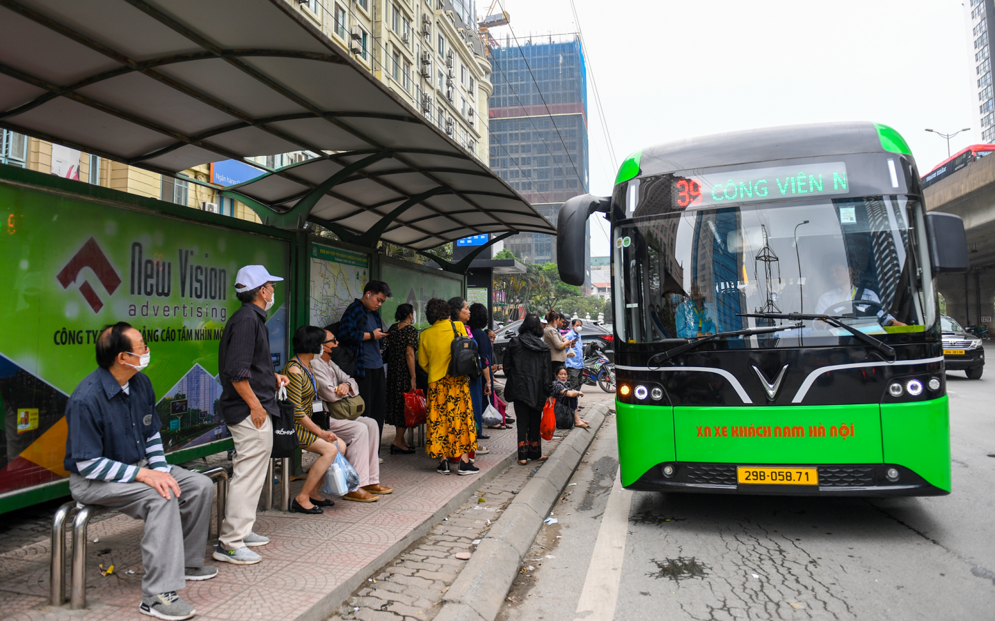 Tổng Công ty Vận tải Hà Nội đưa vào khai thác 56 xe buýt điện cỡ trung bình