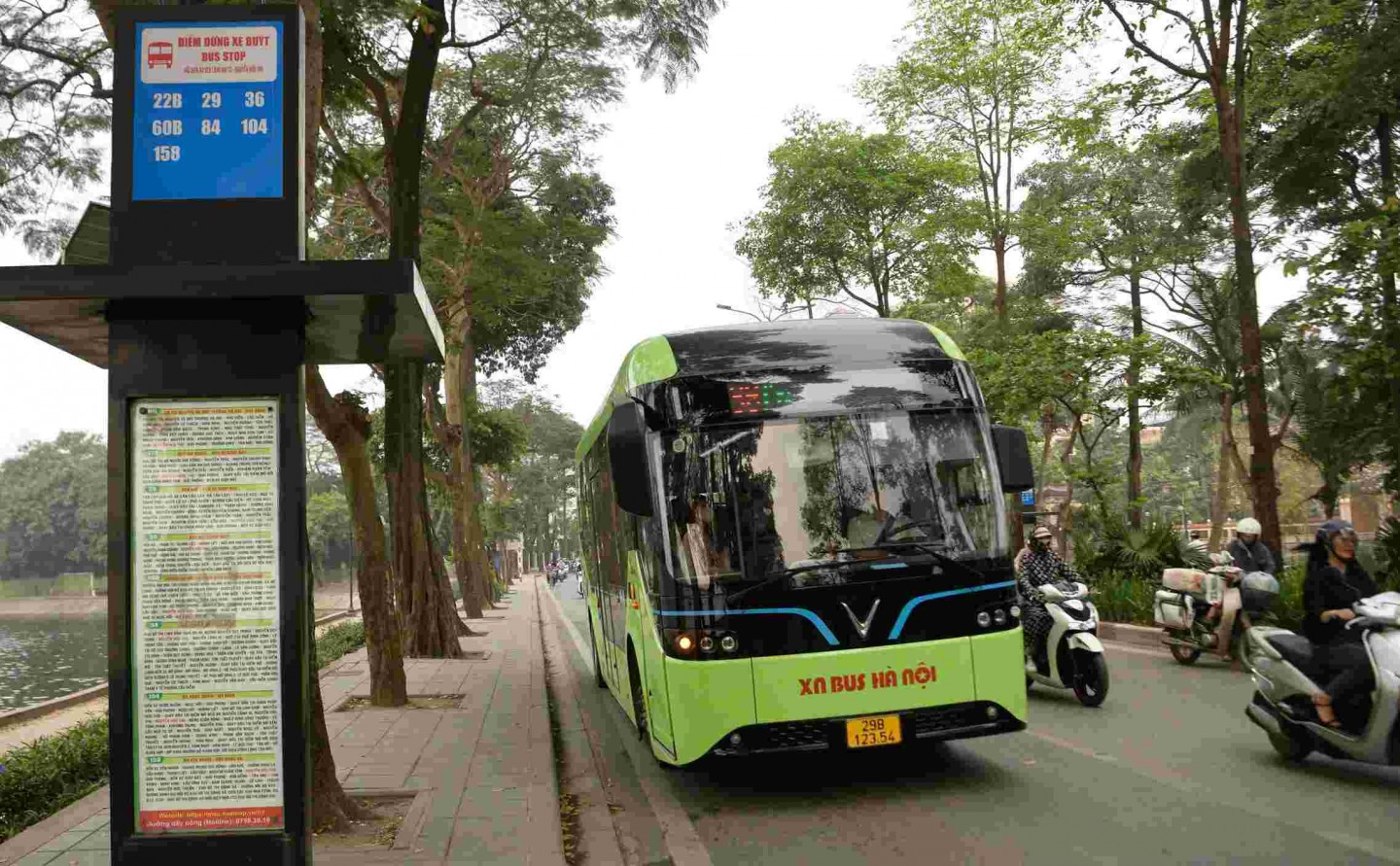 Hà Nội tiếp tục đưa thêm 52 xe buýt điện vào hoạt động