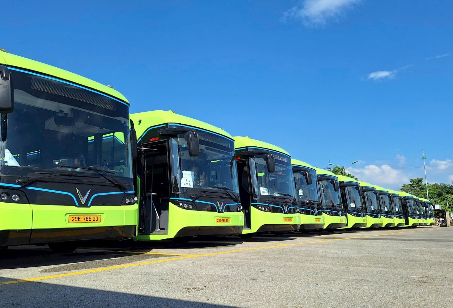 Hà Nộ: Đưa thêm nhiều xe buýt điện vào khai thác tuyến 54 Long Biên - Bắc Ninh