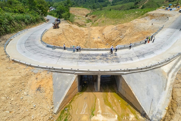 Hoàn thành khắc phục nhiều điểm sạt lở trên QL24C và QL40B qua TP Đà Nẵng