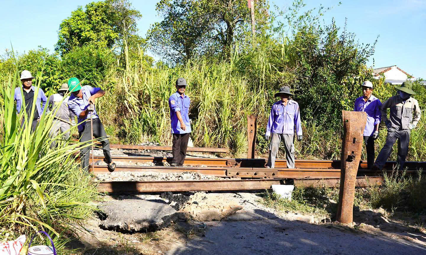 Quảng Ngãi: Phối hợp xóa bỏ lối đi tự mở qua đường sắt, tăng cường bảo đảm an toàn giao thông