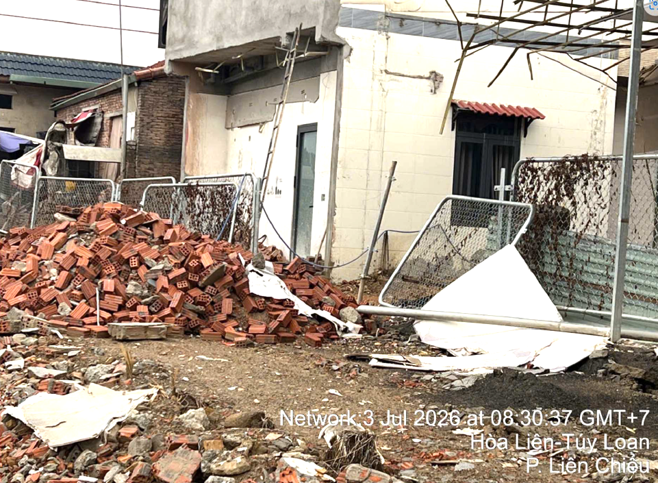 Đề nghị xử lý nghiêm tình trạng tự ý tháo dỡ hàng rào, biển báo trên cao tốc Hòa Liên - Túy Loan