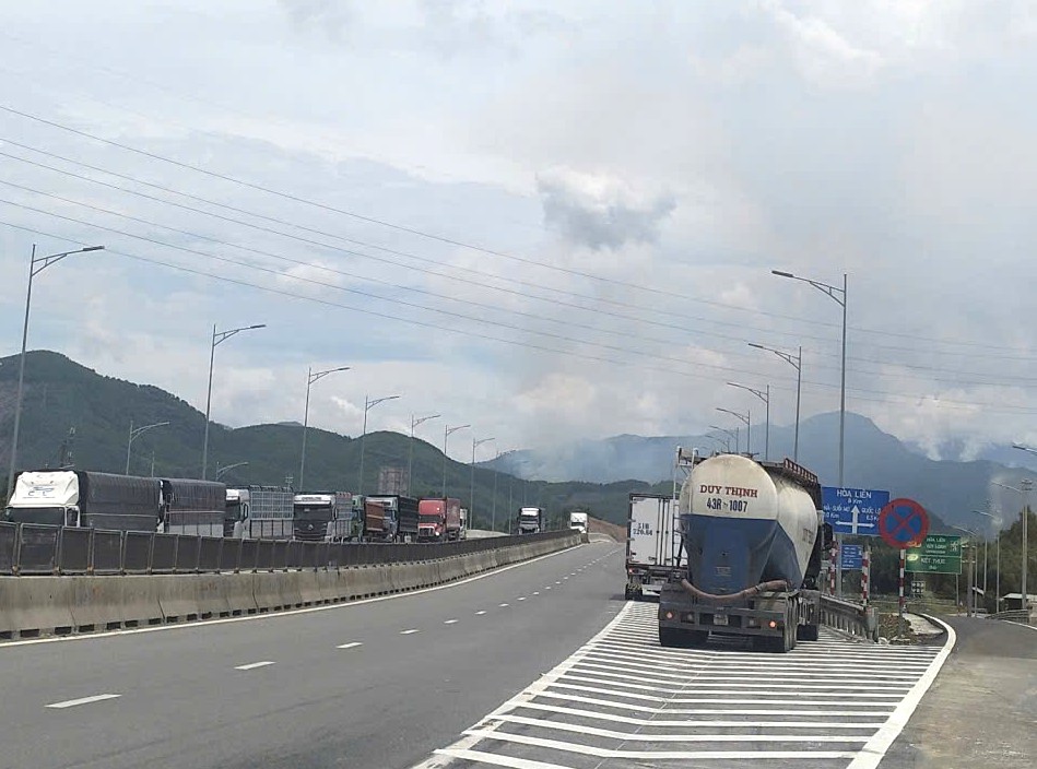 Ô tô dừng, đỗ trái phép trên cao tốc Hòa Liên – Túy Loan: Nguy cơ tai nạn hiện hữu cần xử lý nghiêm