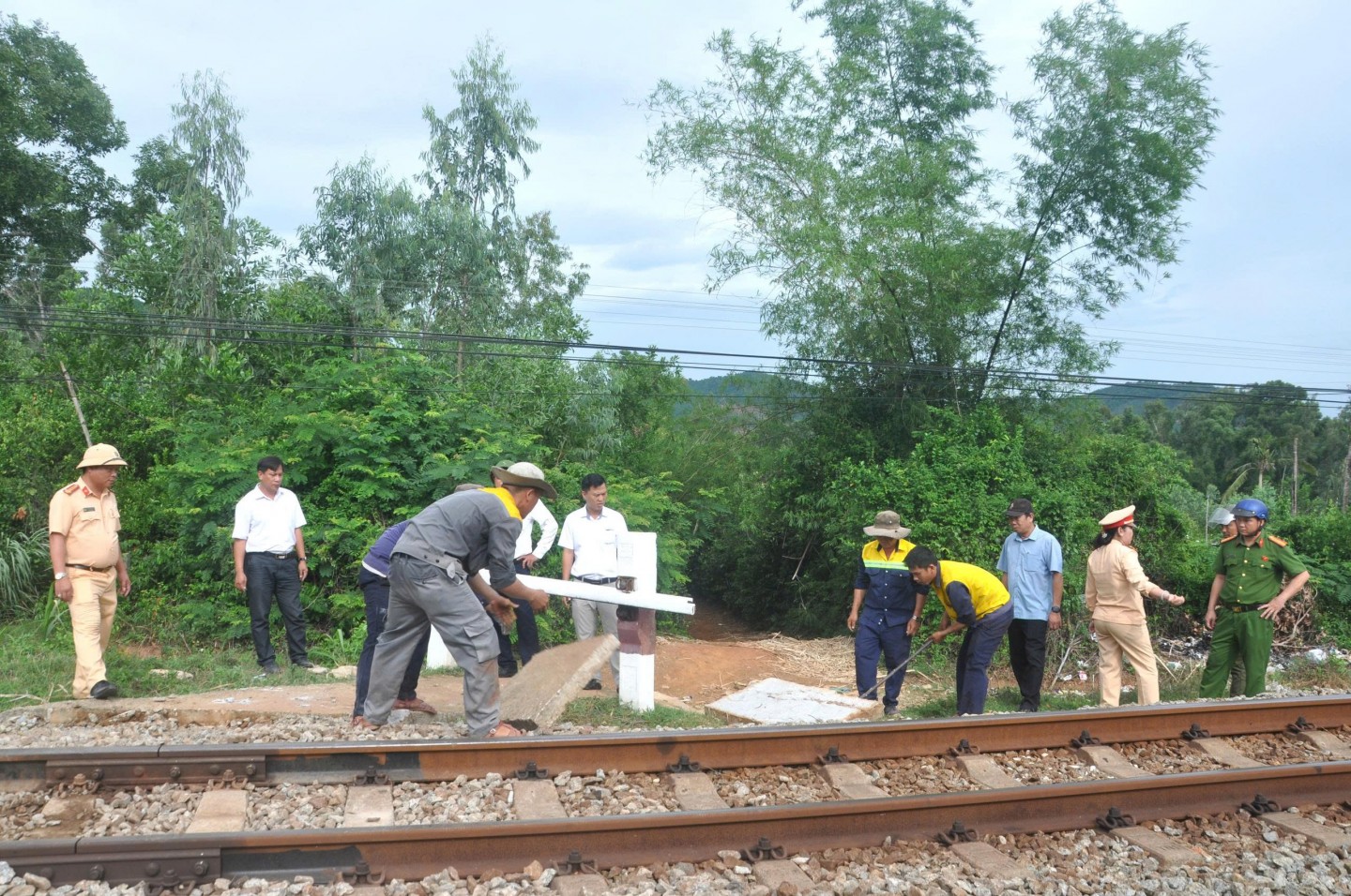 Rào chắn, xóa nhiều lối đi tự mở trên tuyến đường sắt Bắc - Nam qua Gia Lai