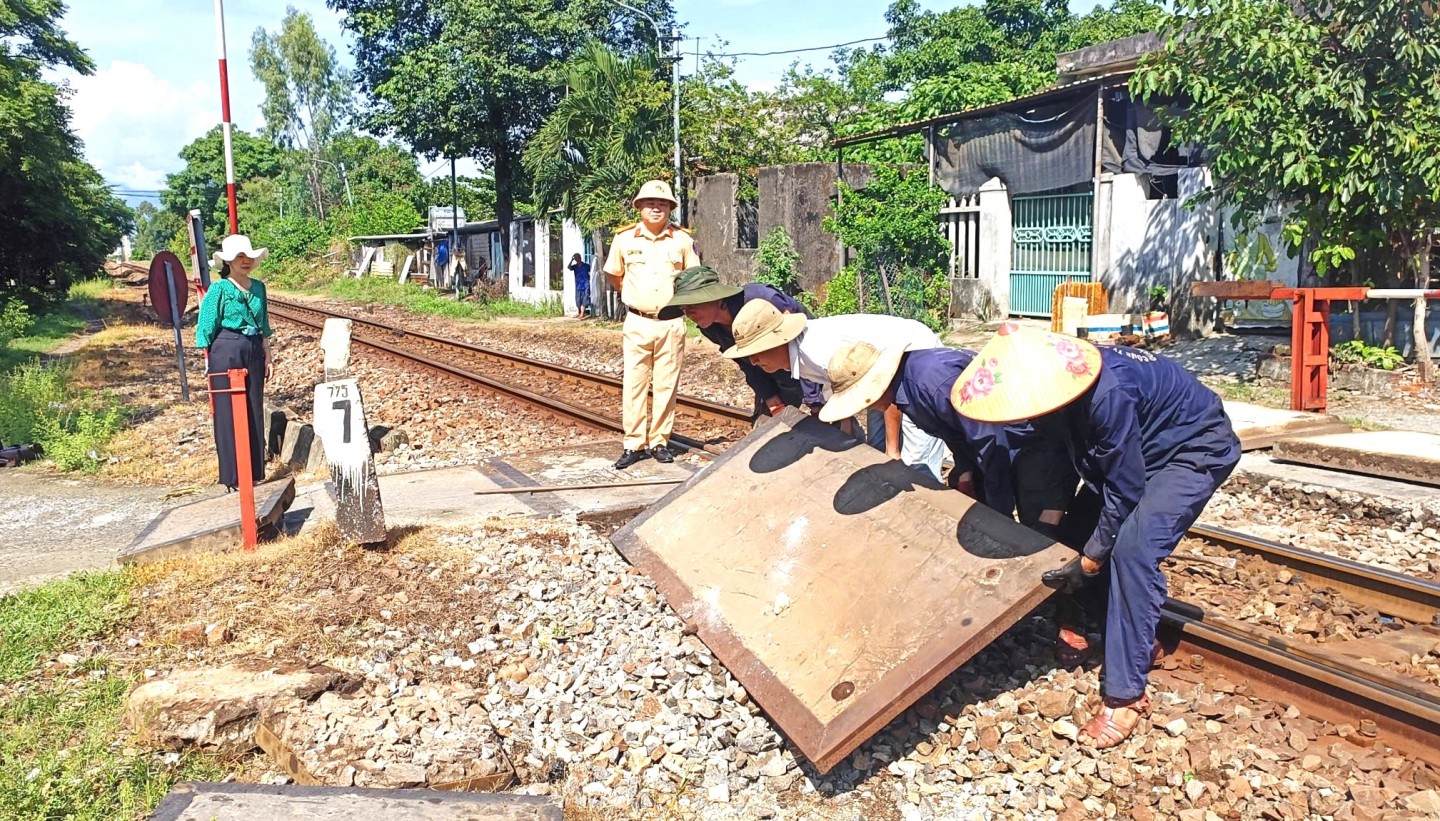 Đóng lối đi tự mở, tăng cường an toàn đường sắt qua Đà Nẵng