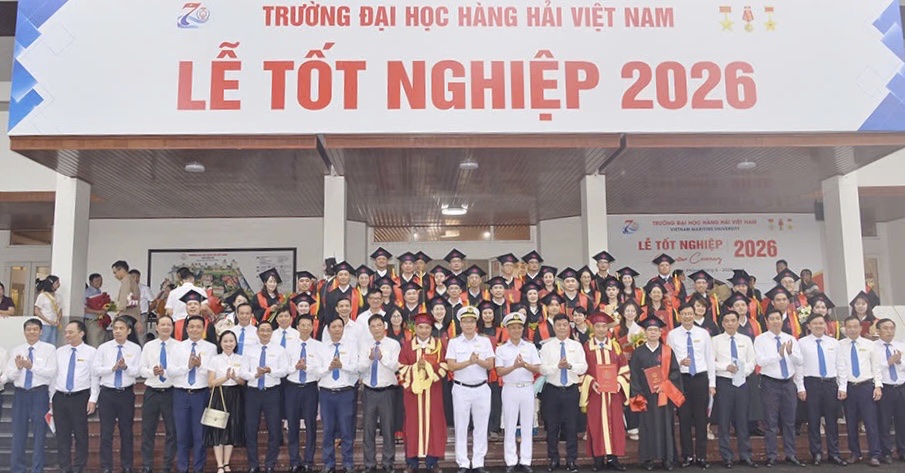 Trao bằng tốt nghiệp cho 130 tân tiến sĩ, thạc sĩ