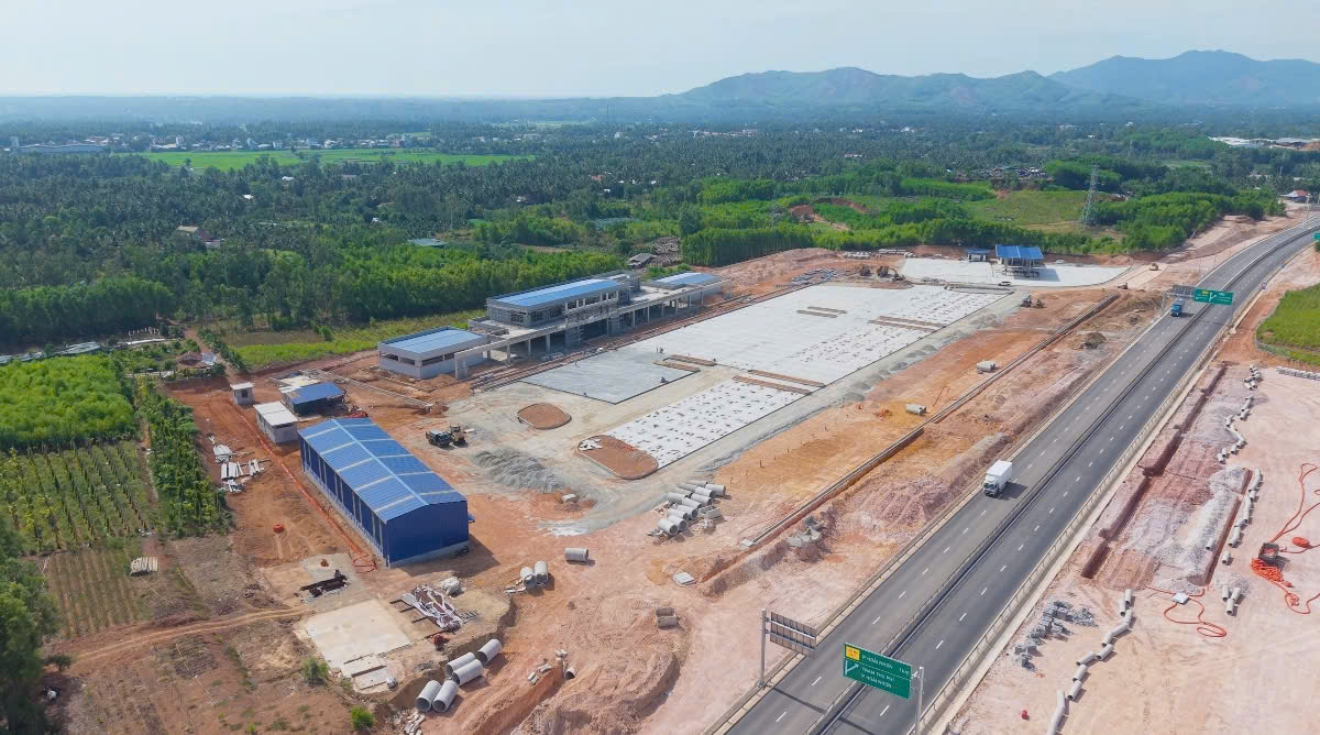 Tăng tốc hoàn tất các điều kiện để thu phí cao tốc Quảng Ngãi - Nha Trang
