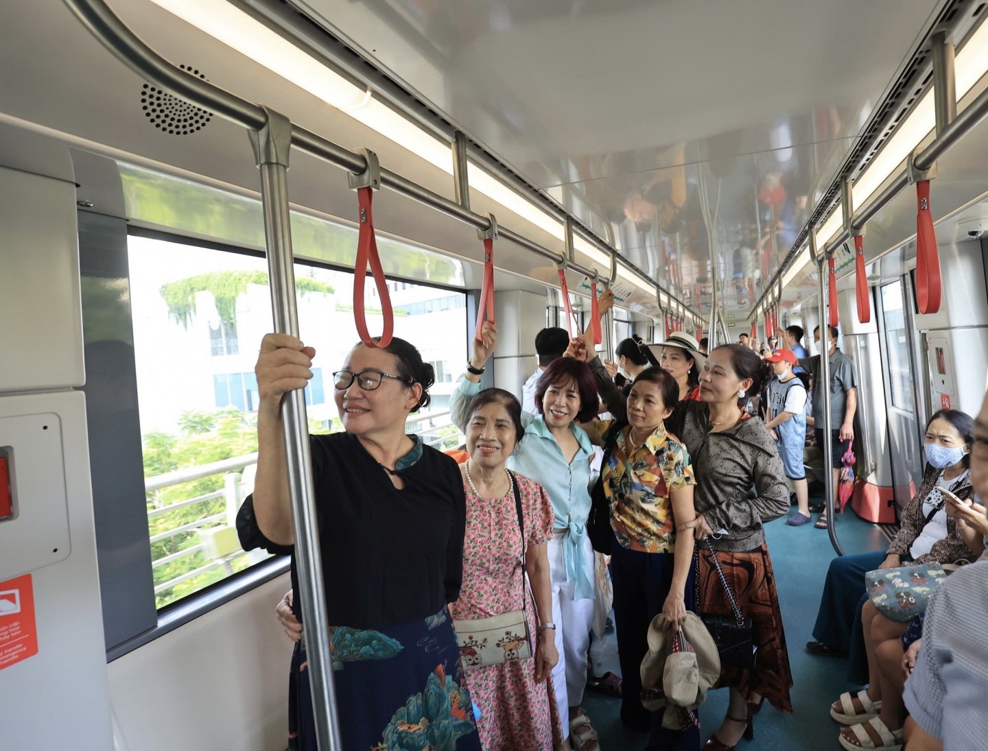 Hà Nội: Từ ngày 1/9 áp dụng vé điện tử liên thông giữa xe buýt và metro 