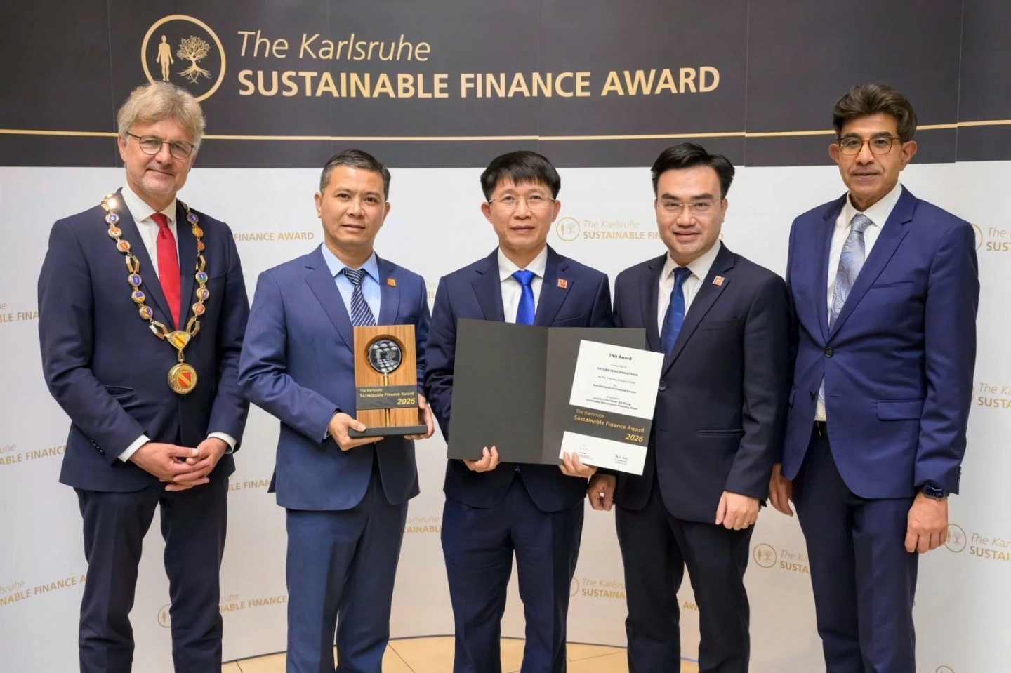 Cao tốc Hà Nội - Hải Phòng được vinh danh tại Giải thưởng Tài chính Bền vững Karlsruhe 2026