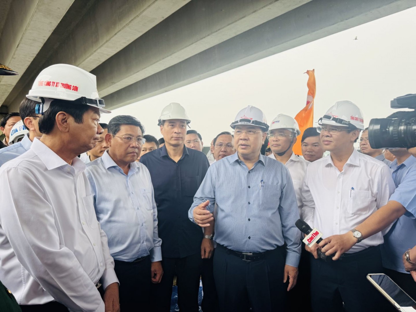 Tập trung tháo gỡ vướng mắc vật liệu cho các dự án cao tốc khu vực phía Nam