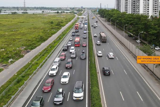 Rà soát hoàn thiện quy định về khoảng cách an toàn trên cao tốc 